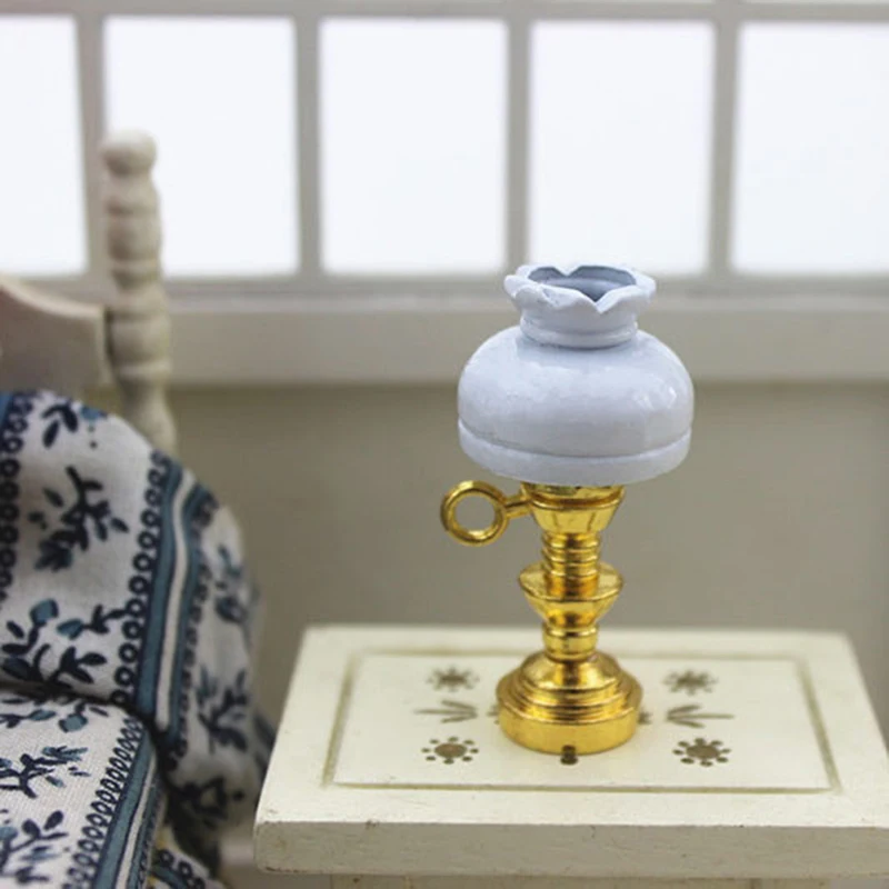 1/2Pcs Retro oil lamp Dollhouse Miniature Toy Doll Food Kitchen living room 1:12 Scale Accessories dollhouse lawn lamp lighting - Color: as picture