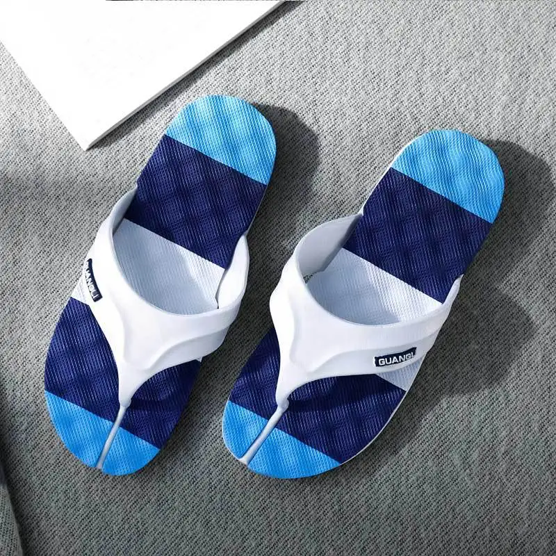 PADEGAO/летние пляжные сланцы на плоской подошве для мужчин, Нескользящие полосатые уличные шлепанцы в Корейском стиле для отдыха, лаконичная пляжная мужская обувь - Цвет: Striped blue