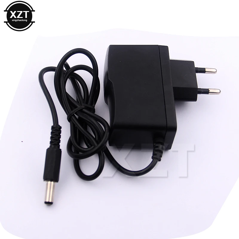 4 port VGA Splitter 1x4 1 to 4 ports VGA Video HD Signal Amplifier 200MHz Support 1920x1440 power Adpater