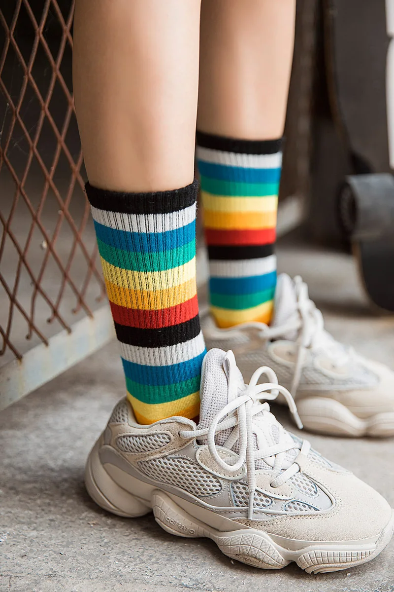 Новые разноцветные Разноцветные носки в разноцветную полоску на осень и зиму, модные хлопковые носки для Скейтборда для женщин и девочек