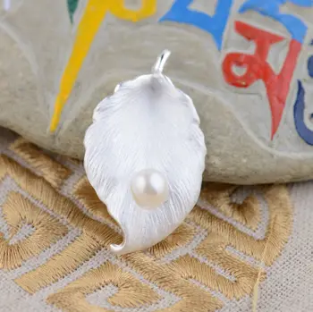 

S925 silver inlaid pearl leaf shape has large Pendant