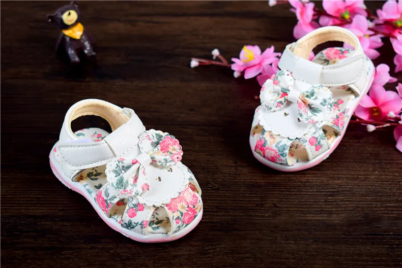AOGT 2018 детские сандалии для девочек Летняя обувь Нескользящая мягкая подошва девушка принцесса обувь лук Цветы Дети сандалии малышей обувь