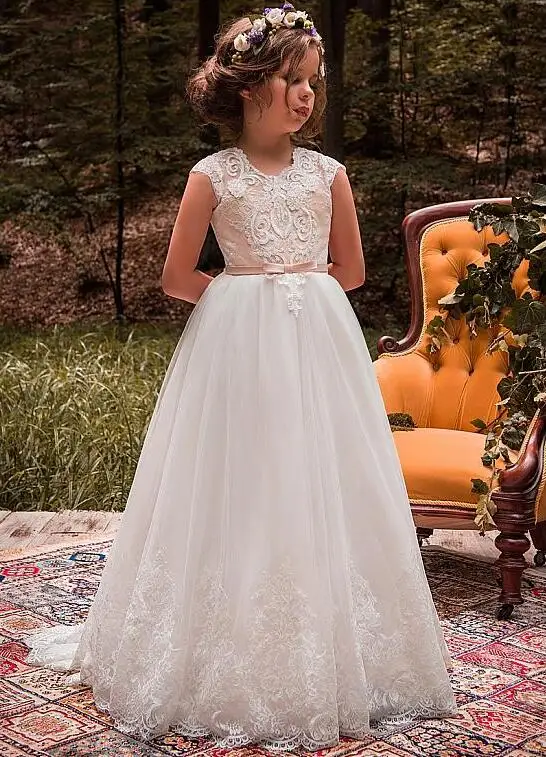 2018 New for Little Girls Dress Cap Sleeves A-line Flower Girl Dresses With Beaded Lace Appliques Belt Communion Gown 2018 New for Little Girls Dress Cap Sleeves A-line Flower Girl Dresses With Beaded Lace Appliques Belt Communion Gown