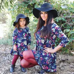 Новые осенние Семья модная одежда Платья для мамы и дочки Детские платья для девочек Одинаковые комплекты для семьи