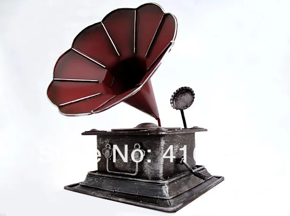 

Vintage Style Phonograph Prop Handmade Retro CD Machine Toy Metal CD Player Memory of old times Decoration for Shop & Home M1115