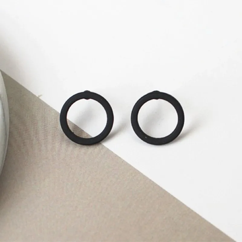 2023 Ragazza Che Vende Nuove Donne Moda Semplice Nero Rotondo Orecchino A Bottone Punk Rock Retro Cerchio Orecchino Piercing Gioielli 3 Colori