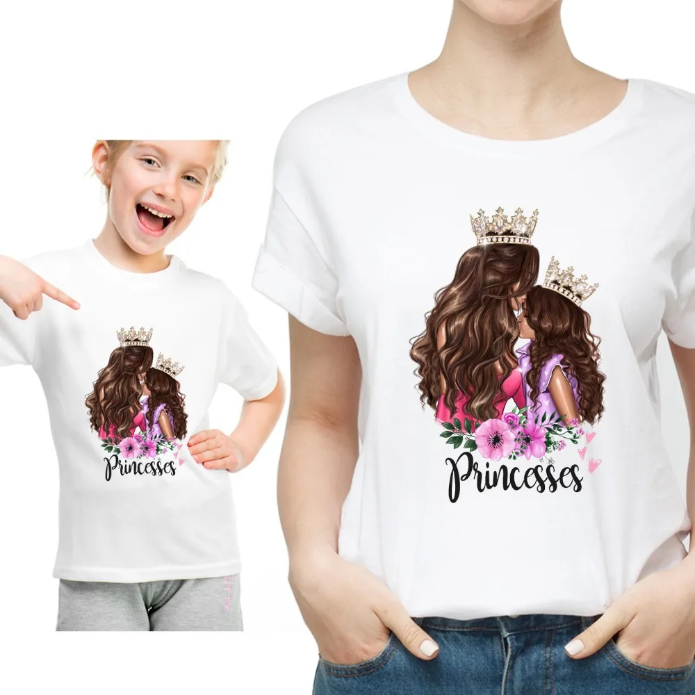 Модная Одинаковая одежда с принтом «любовь» для мамы и принцессы; Семейные комплекты; одежда для мамы и дочки; летние женские футболки; топы