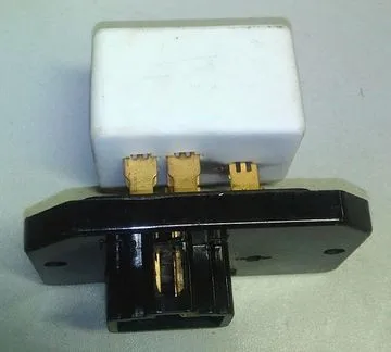 

HVAC Blower Motor Resistor-Resistor Block fits Mitsubishi PAJERO/MONTERO \SPACE GEAR \L400 VAN \DELICA CARGO \DELICA
