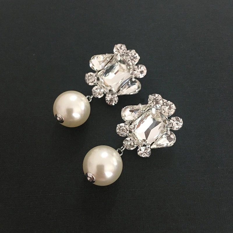 

19 New Mini-model Crystal Pearl Earrings Temperament Woman Fashion OL Earpendant Explosion