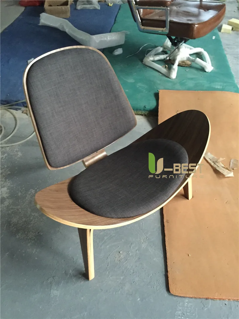 Hans Wegner Style Three-Legged Shell Chair Ash Plywood Black Faux Leather Living Room Furniture Modern Shell Chair Replica (5)