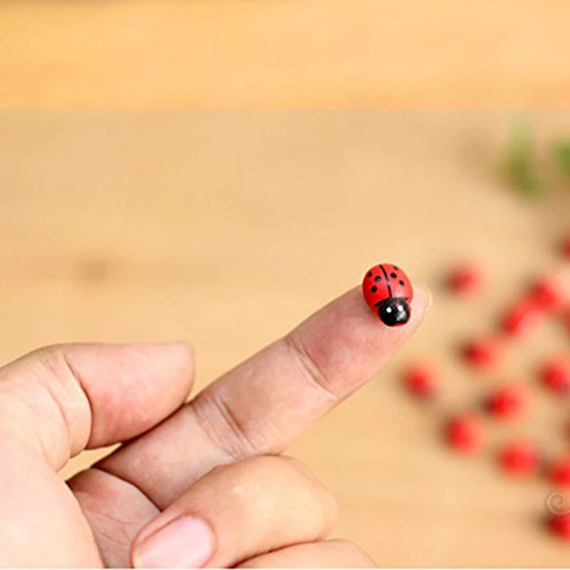 100pcs/pack Mini 1.4*0.9cm Wooden Ladybug Sponge Stickers Mini Fridge Magnets for Scrapbooking Micro Landscape Decor