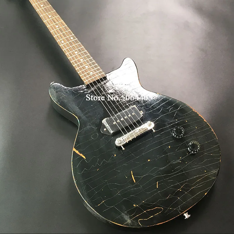 

High quality 6 string electric guitar, sun paint, rose wood fingerboard, vibrato bridge, real photo