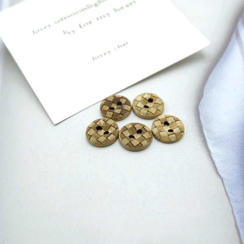 

100pcs Coconut Grid Buttons Natural Color Buttons Two Holes Husk Buttons Crafts And Scrapbooking Sewing Accessories 11.5mm Size