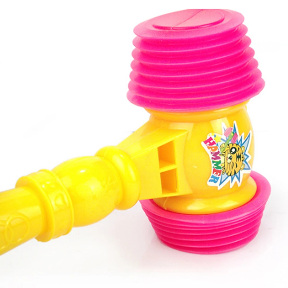 Kleiner Plastik Quietschender Hammer mit Pfeife Kinder Sound Spielzeug, 