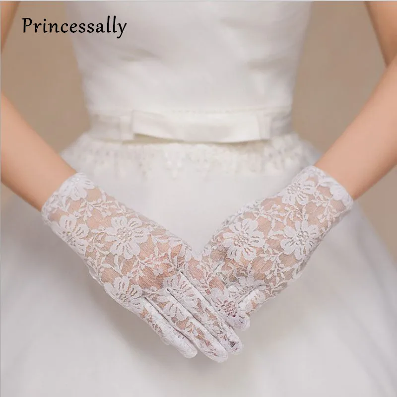 

Princessally New White Lace Bridal Gloves Short Elegant Vintage Style Wedding Party Gloves With Fingers Free Shipping In Stock