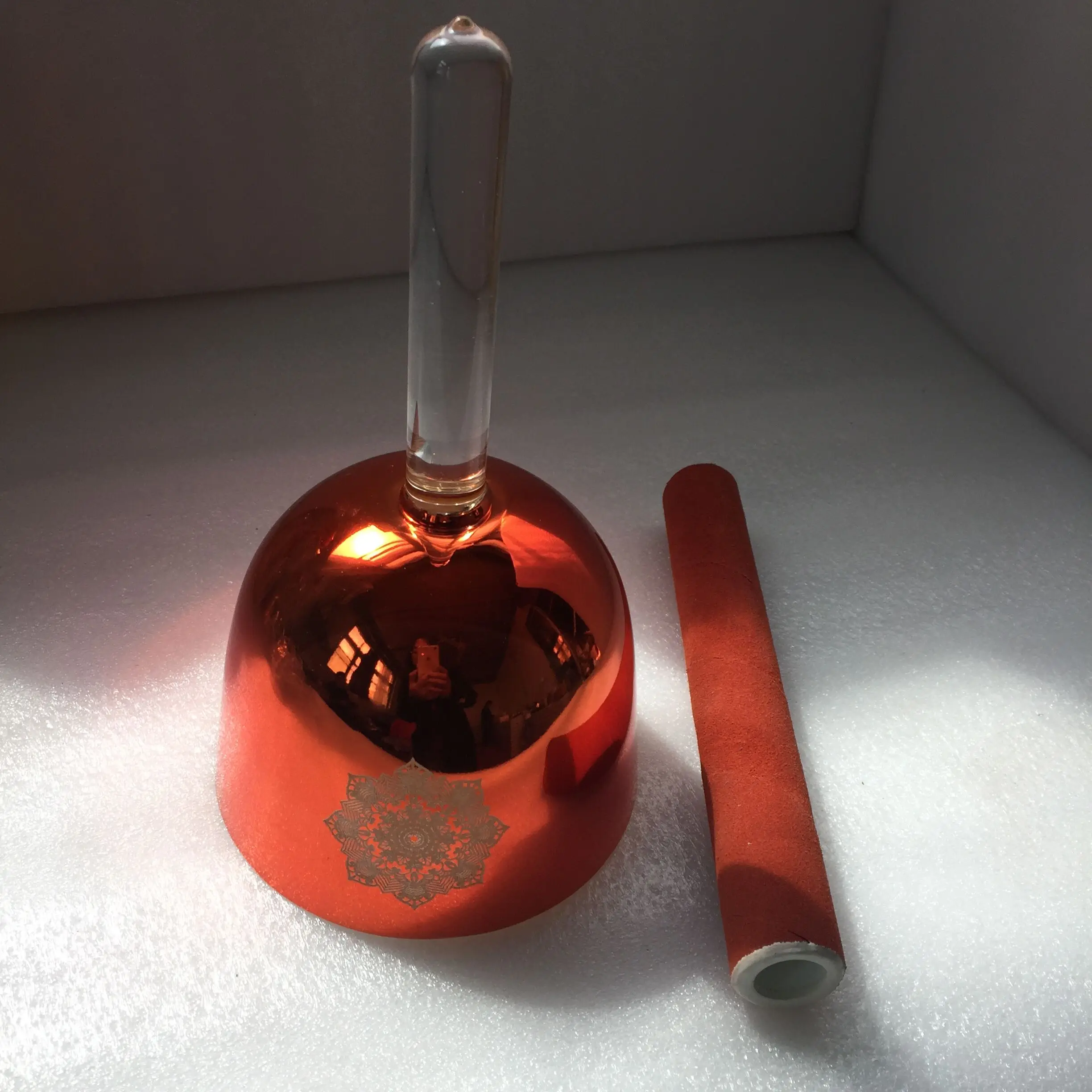 

5th Octave Shinny orange Color Crystal Singing Bowl with handheld size 4.9" Perfect C# note 432HZ