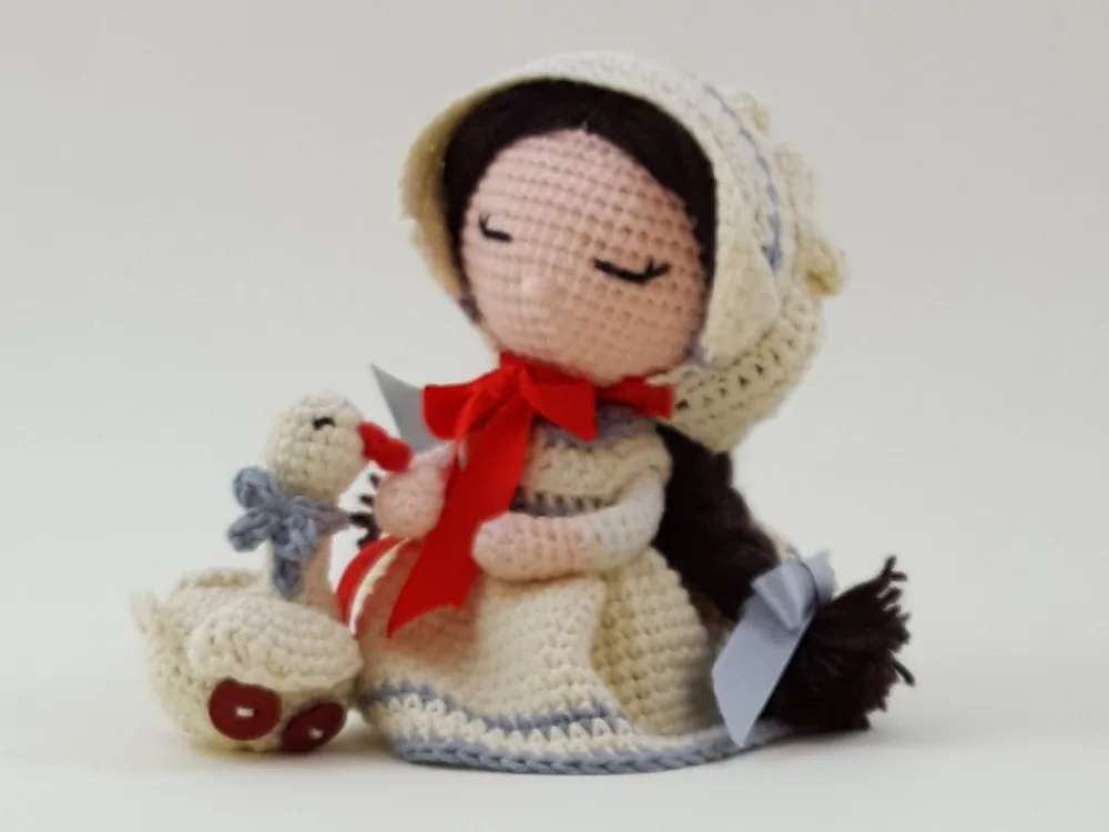 Little Girl with gosling amigurumi