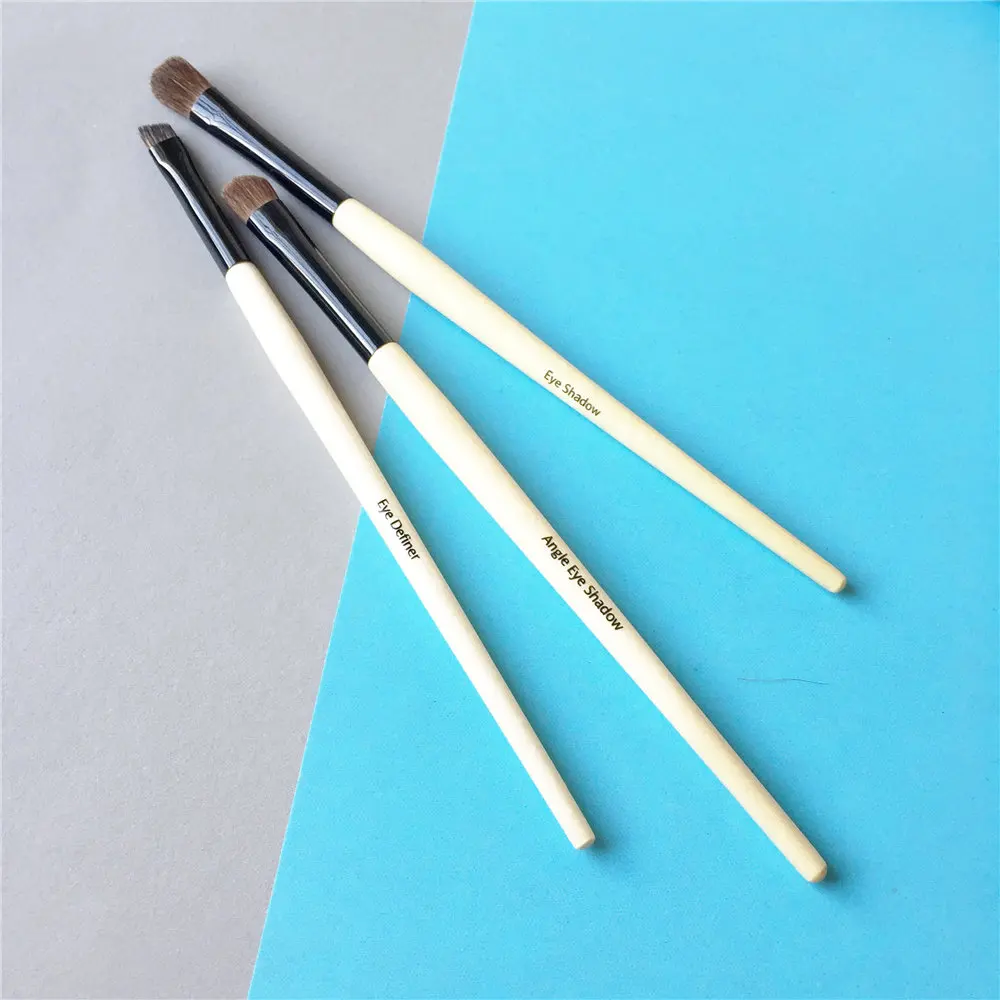 Bobbi Brown Eye Definer Eye Shadow Anlged Eyeshadow Brush _ 3