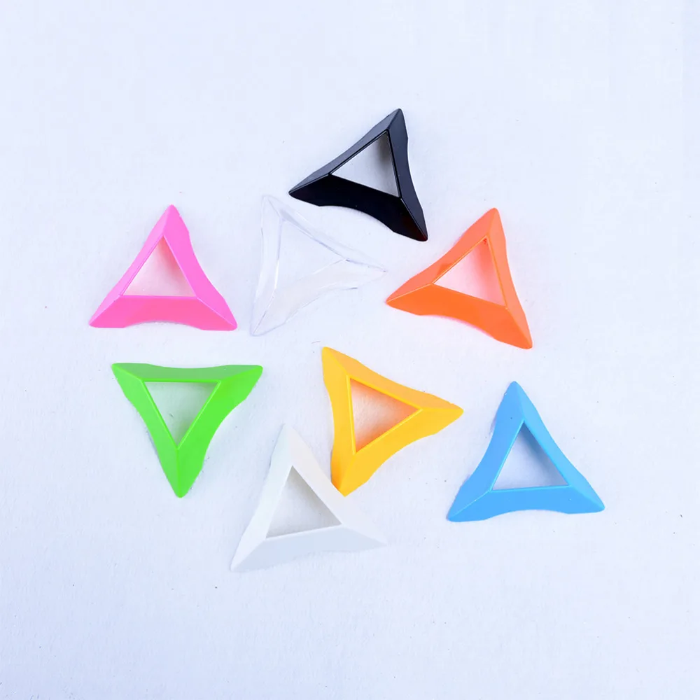 

1Piece 7.5cm Plastic Triangle Universal Magic Cube Base Puzzle Speed Cube Accessories Holder