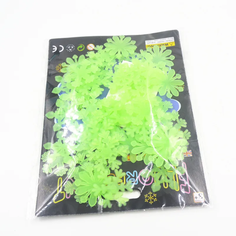 50PCS/Set Colorful Luminous Snowflake Toys Glow In The Dark Toys Fluorescent Painting Toy PVC Stickers for Kids Room
