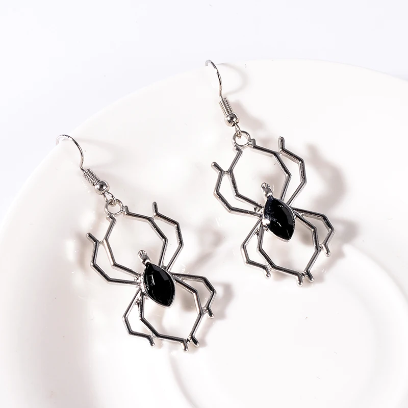 SUKI/Европейские креативные висячие серьги с подвеской в виде паука на Хэллоуин для женщин и мужчин, ювелирные изделия, модные вечерние серьги-подвески из сплава с крючками