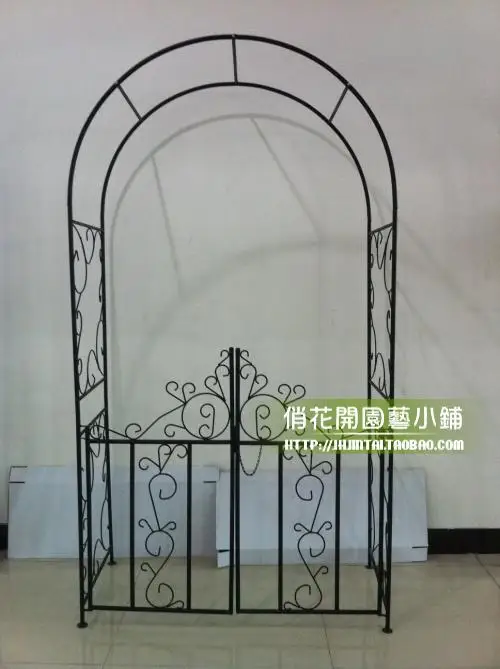 The garden with gate arch Gardening flower wearing a grape vine