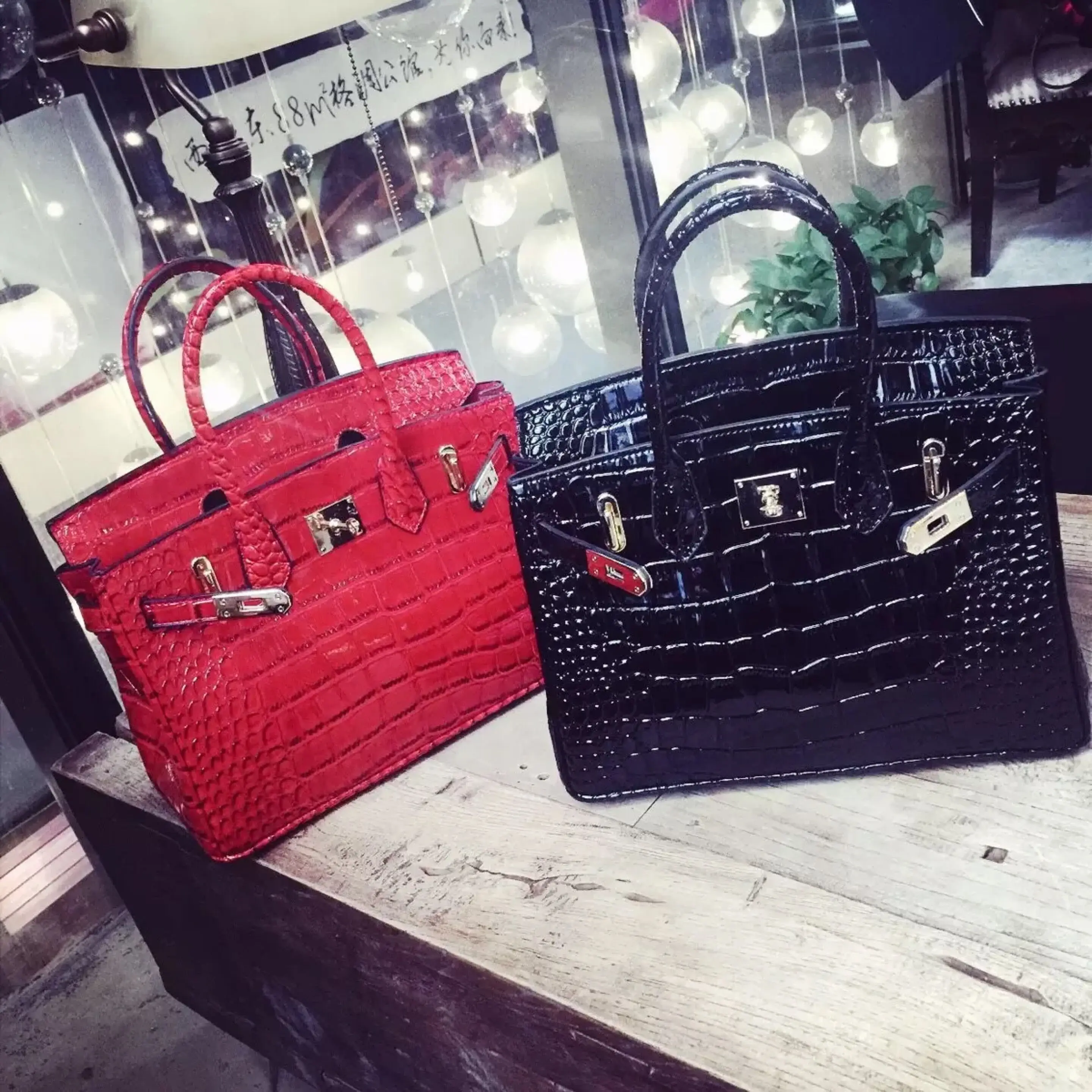 

Crocodile leather Women Bag V letters Designer Handbags Luxury quality Lady Shoulder Crossbody Bags fringed women Messenger Bag