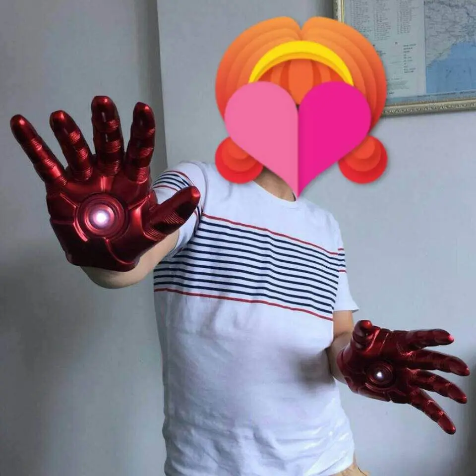 [Funny] 1:1 Cosplay 1 pair The Avengers 2 Iron man Mark 3 LED light Gloves luminous Action Figure Toy model costume party gift