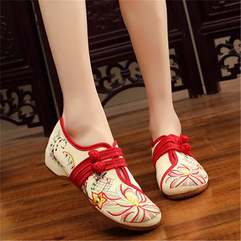 Veowalk-Flowers-Embroidered-Women-s-Cotton-Old-Beijing-Flats-Vintage-Ladies-Casual-Breathable-Bridal-Shoes-with.jpg_640x640 (3)