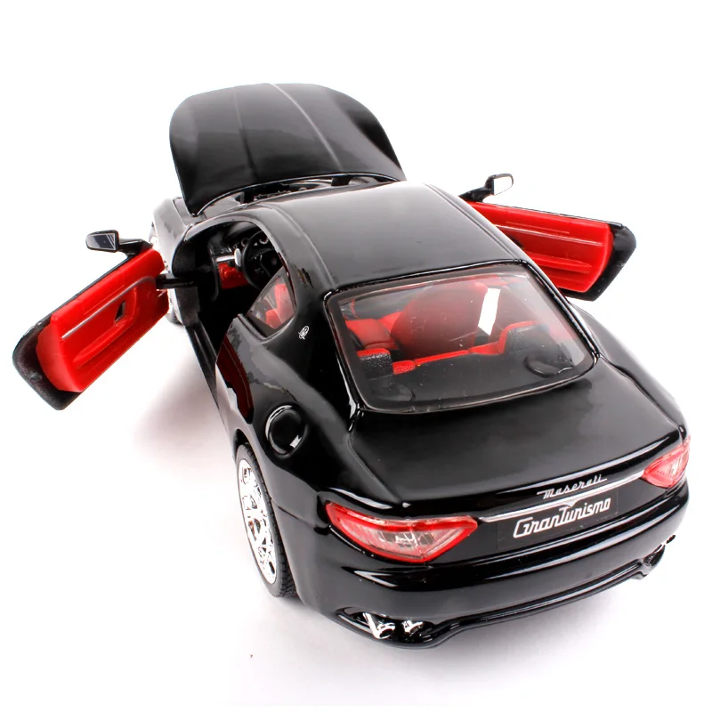 Brand New Bburago 1/24 Scale Italy Maserati Quattroporte 19cm Length Diecast Metal Car Model Toy For Gift/Collection/Kids