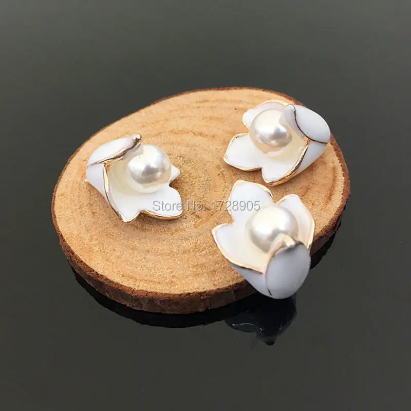 

Lily Flower Buttons Wedding Dress DIY Flatback Embellishment Lily 10 Pcs 18*20 mm Flat Back Gold Plated 3D Pearl white Enameled