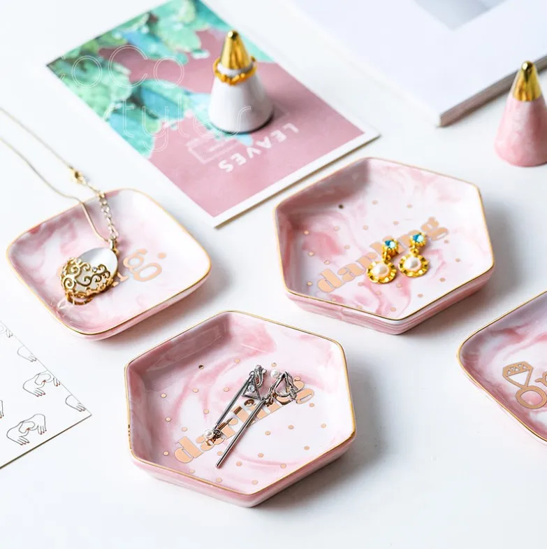 9 Ceramic jewelry dish      (3)