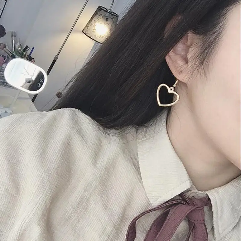 

2017 New Hollow Geometry Earrings Heart Sweet Gold Love Earrings Women Gifts Jewelry Orecchini Brincos Pendientes Oorbellen