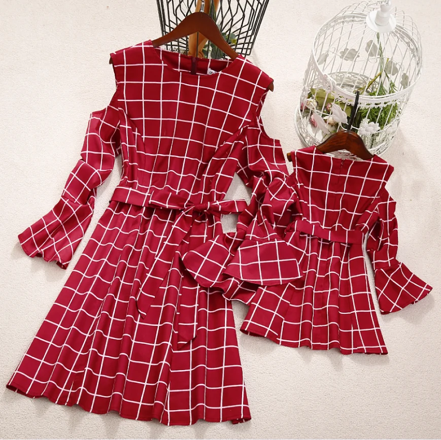 Брендовое модное одинаковое платье в клетку для мамы и дочки платье с длинными рукавами и бантом на поясе От 3 до 8 лет