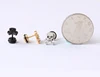 Calavera pirata pendientes tapones de acero inoxidable de titanio Rock estilo Hiphop oído hombres/mujeres aretes de tuerca con perforaciones ► Foto 3/6