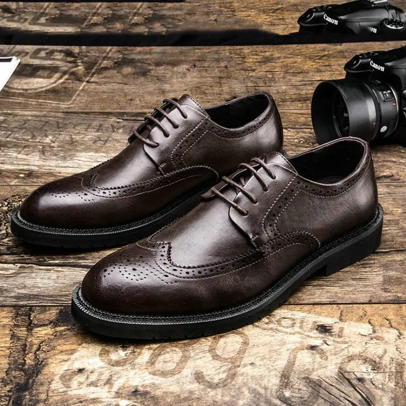 Новое поступление; Мужская официальная обувь; офисные, деловые, свадебные модельные туфли; оксфорды из воловьей кожи; кожаные туфли ручной работы; большие размеры OO-98 - Цвет: Коричневый