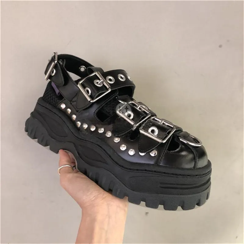 

19SS Metal Buckles Thick Platform Casual Shoes Rivets Leather Round Toe Soft Flats Sandals Height Increasing Hollow Woman Shoes
