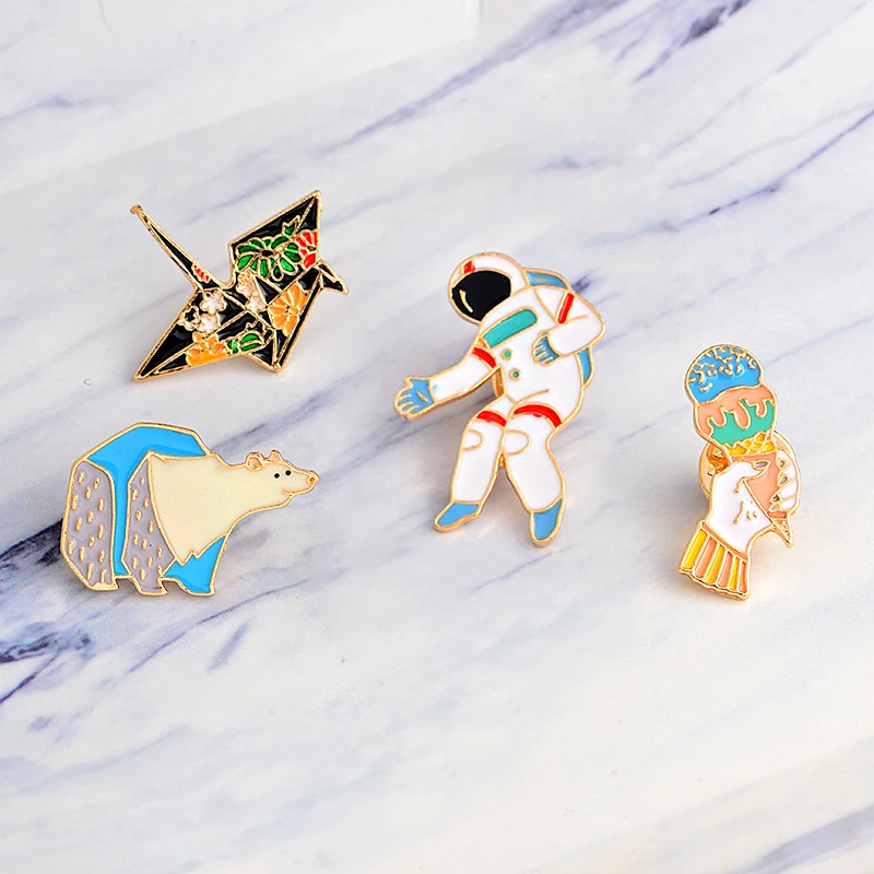 

Miss Zoe Ice cream Polar bear Astronaut Crane Brooch Button Pins Denim Jacket Pin Badge Cartoon Fashion Jewelry Gift for girls