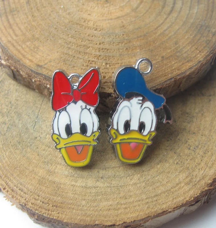 Wholesale 60 pcs Cartoon Donald Duck Daisy Metal Charm Pendants Jewelry