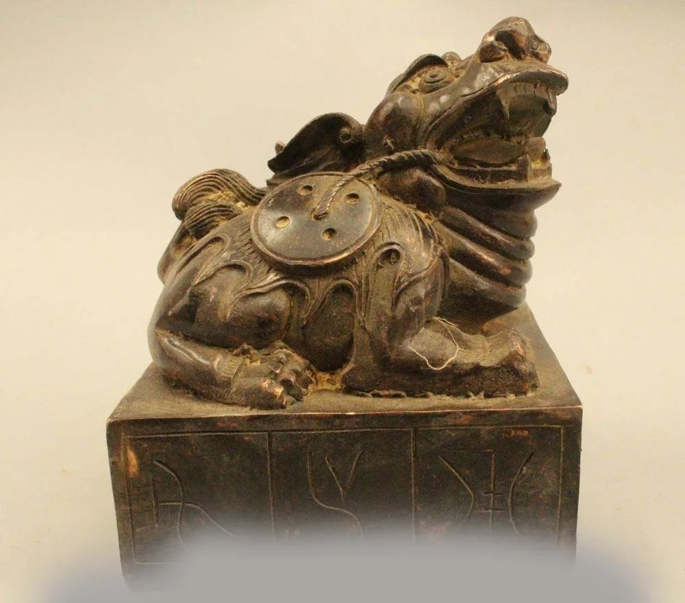 

6"Marked Chinese Folk Old Bronze Emperor General Money Animal Seal Statue
