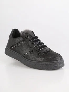 

Low sneakers studded