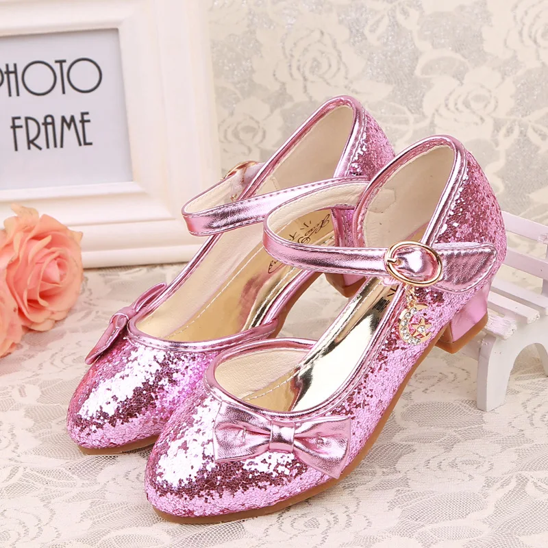 Детская обувь; сандалии принцессы на высоком каблуке для девочек; блестящая кожаная Студенческая обувь с украшением в виде кристаллов; детская обувь для вечеринки, банкета, свадебного платья