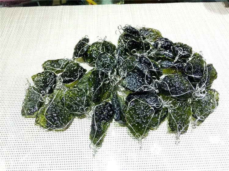 Hot Sale A++ Natural Moldavite green aerolites crystal stone pendant energy apotropaic7g-8g/ lot+ free rope Unique Necklace