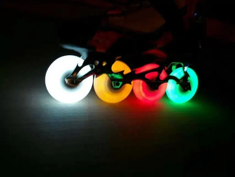 Колеса для роликовых коньков освещение колеса 90A PU четыре цвета крутые