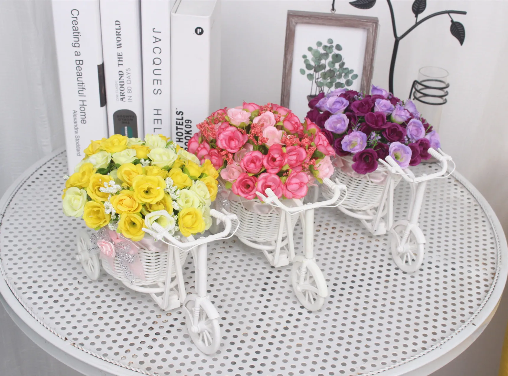 Один набор искусственных роз(ваза из ротанга+ цветок) Шелковая Роза с рамами из ротанга для велосипедов декоративная для домашнего декора