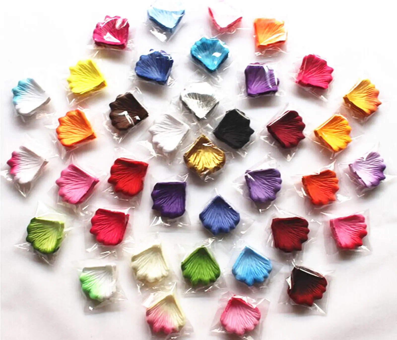 

1000Pcs Multicolor Artificial Fabric Silk Rose Petal Flower Confetti Engagement Celebration Wedding Decoration