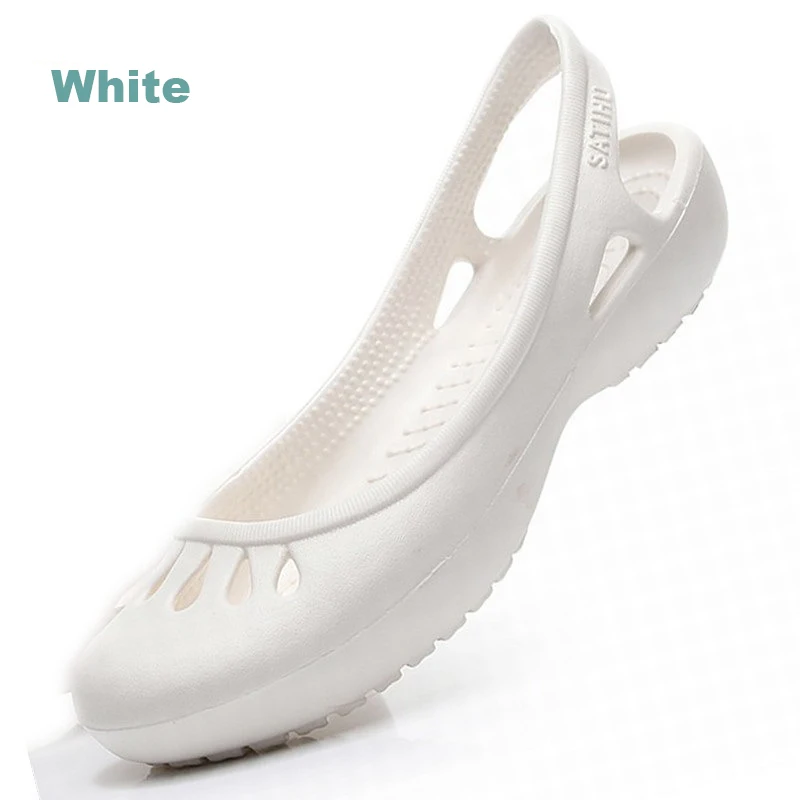 Женщина заблокирована прозрачные сандалии домашняя Нескользящая Летняя обувь с отверстиями женские тапочки на плоской подошве пластиковая Женская водонепроницаемая обувь для сада из ЭВА - Цвет: Белый