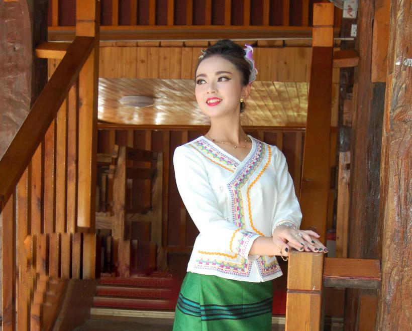 Китай, Юннань Xishuangbanna Dai традиционная одежда белая зеленая юбка с длинными рукавами рабочая одежда для официанта Этническая специальная форма