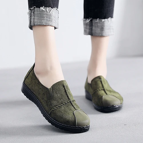 Летние женские туфли на плоской подошве размера плюс; модные лоферы из флока с круглым носком; повседневная кожаная обувь без застежки; мокасины; Новинка года; VT209 - Цвет: dark green