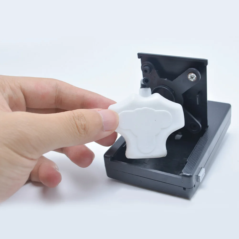 

Prank Joke Small Gag Funny Squirt Water Camera Prop Gift Plastic Party Tricky Toy Child Novelty Game